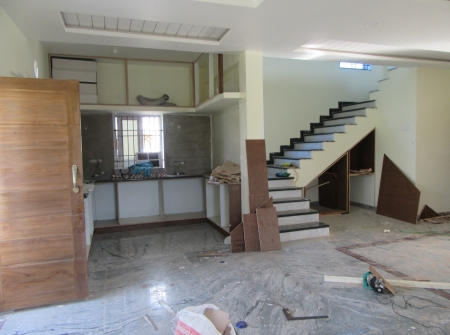 2) Li Id : 165 - Kitchen and Steps.JPG